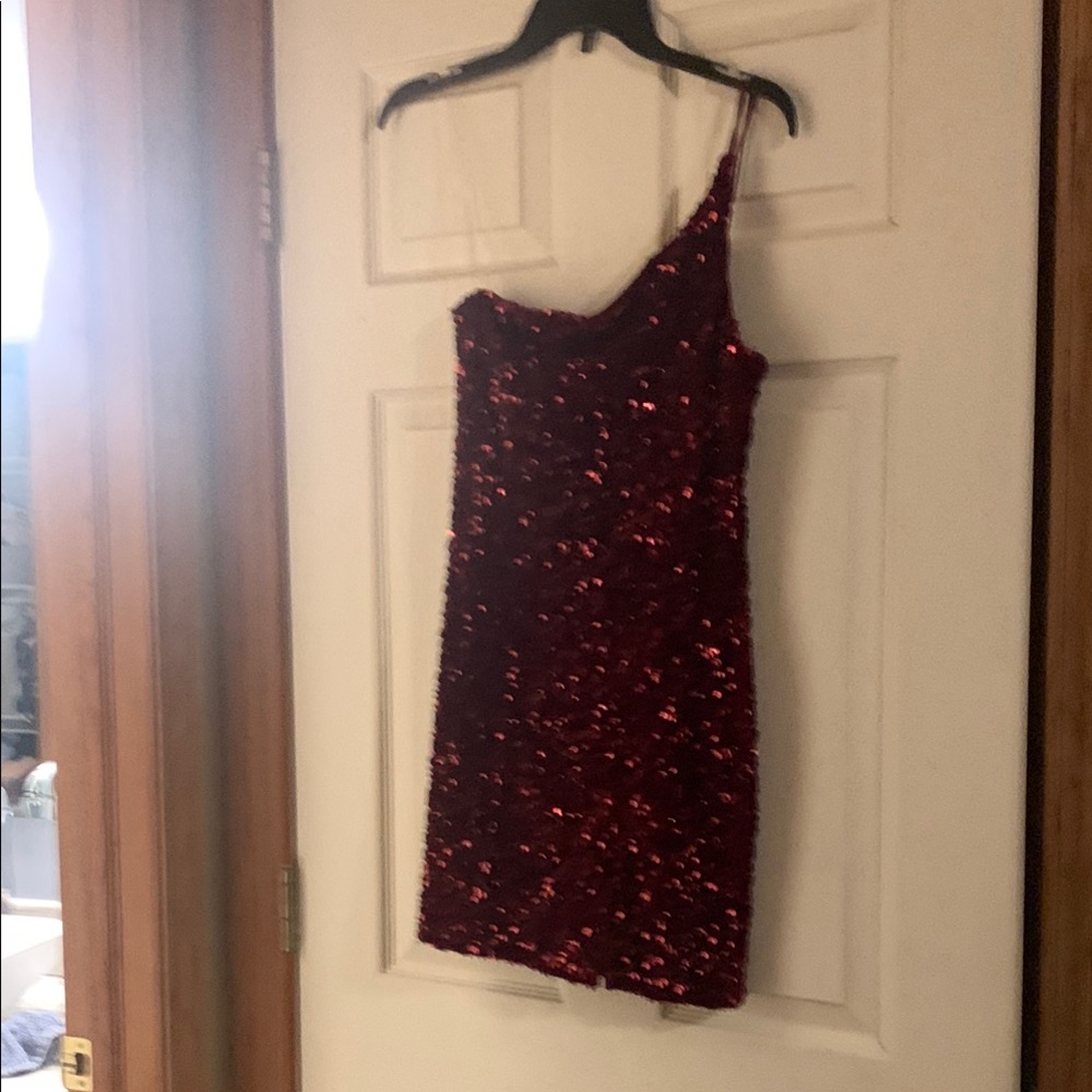 Elegant Red Sequin One-Shoulder Dress
